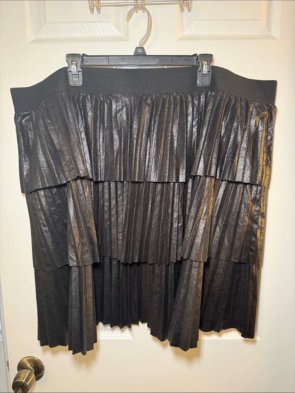 Lane Bryant Black Faux Leather Metallic Sheen Tiered Pleated Skirt Size 26/28